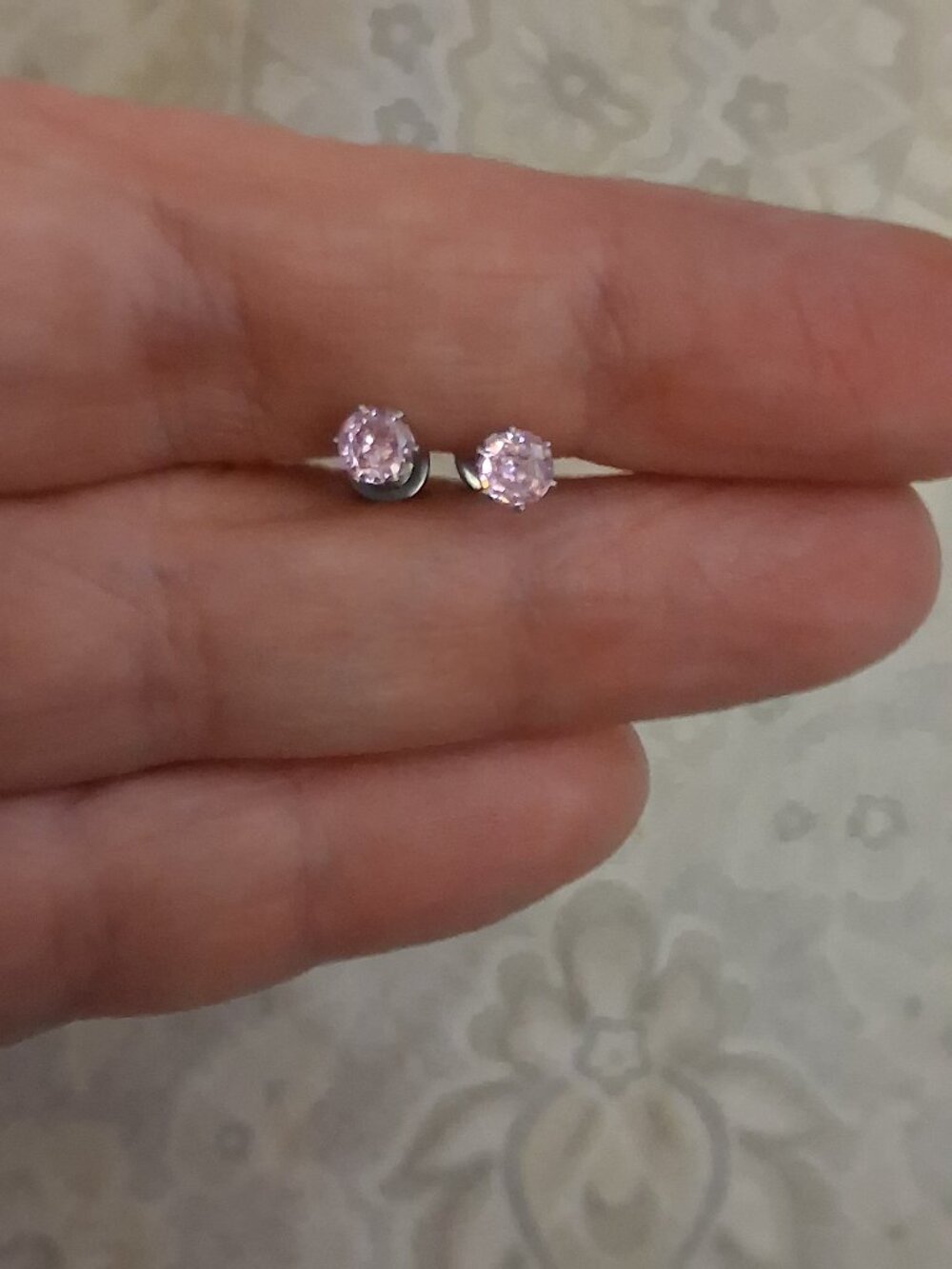 Earrings pink